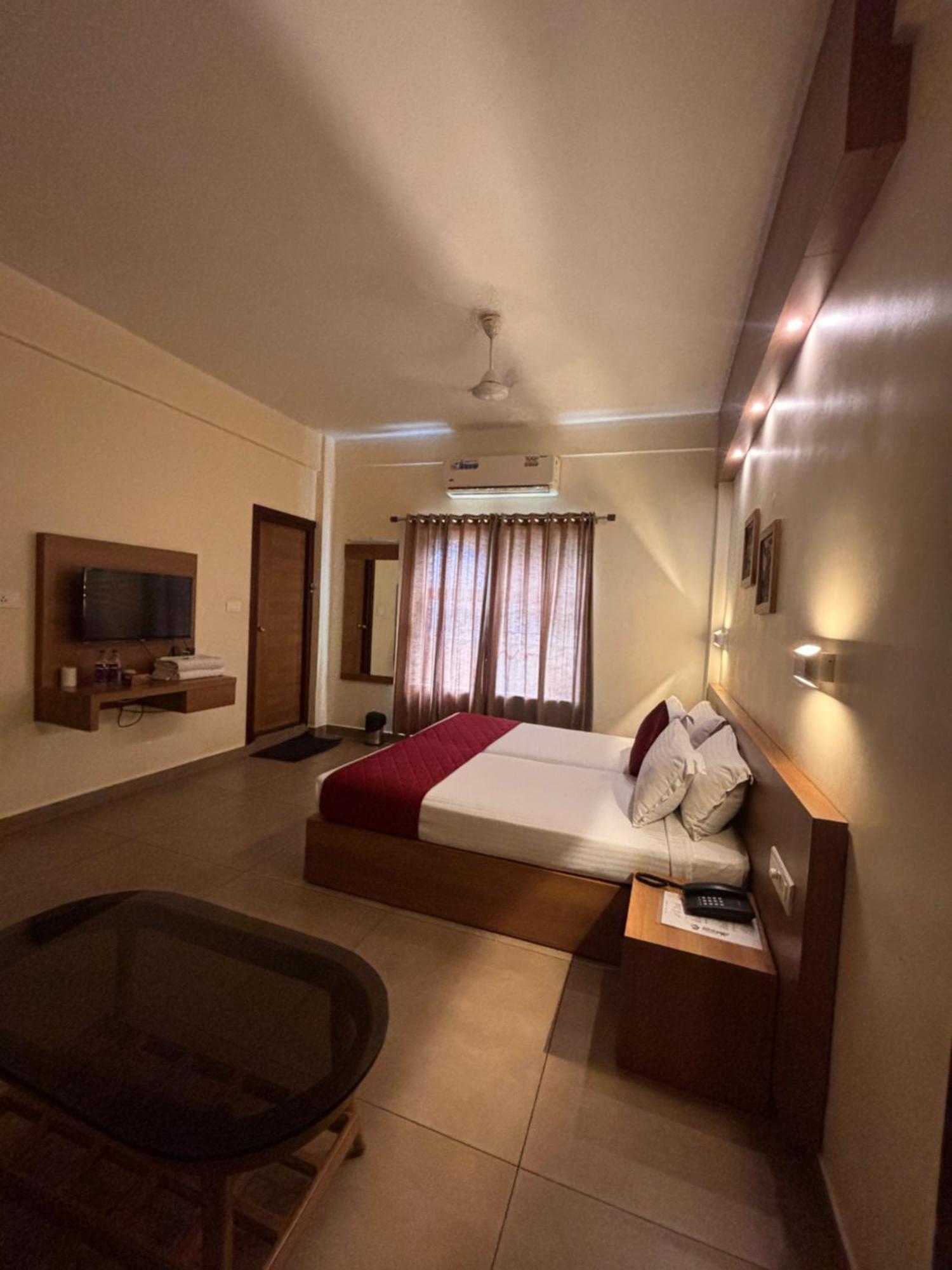 Maharani Hotel โคชิโคด ภายนอก รูปภาพ