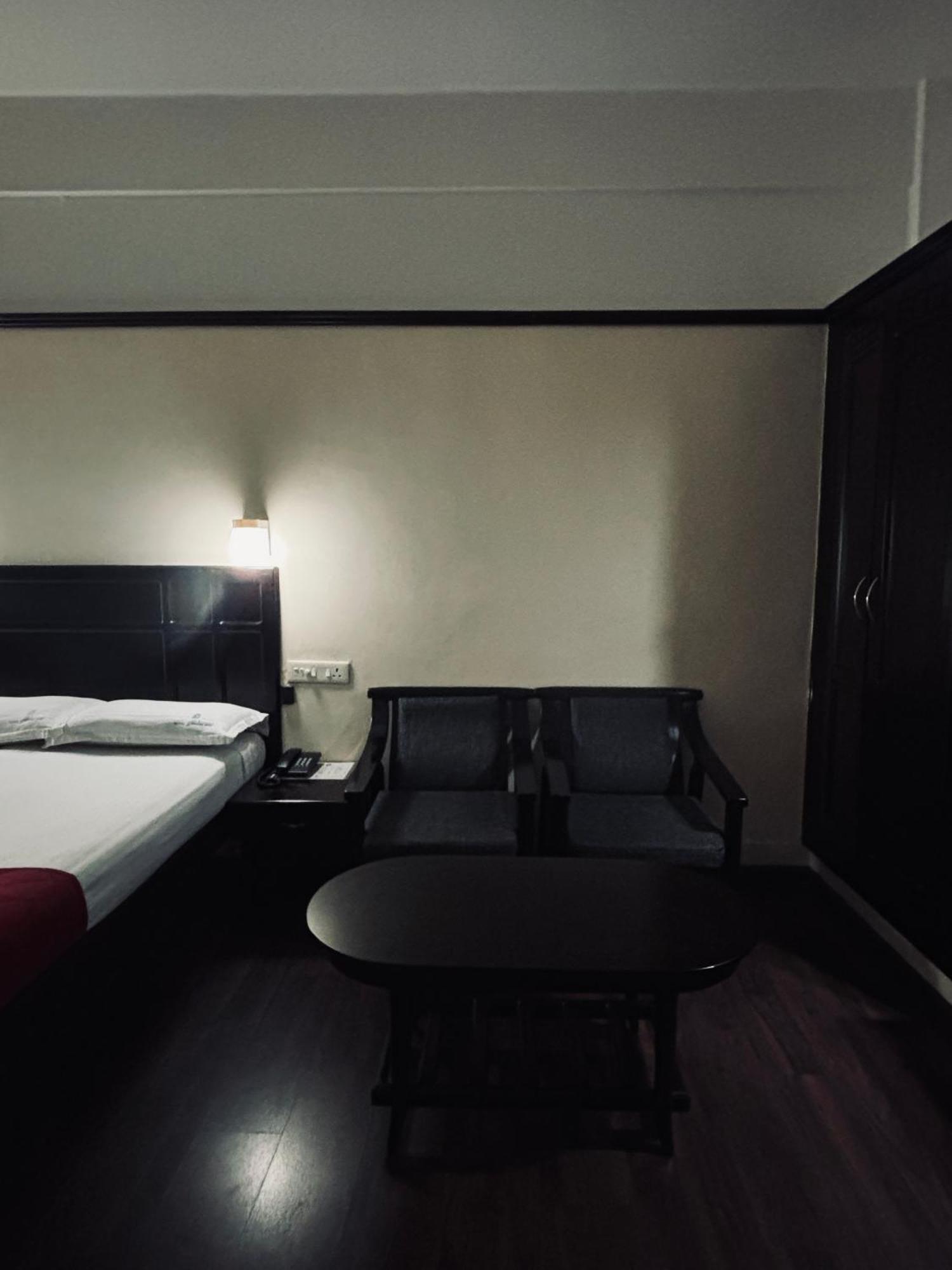 Maharani Hotel โคชิโคด ภายนอก รูปภาพ